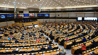 ЕС улеснява депортацията на мигранти в центрове извън блока