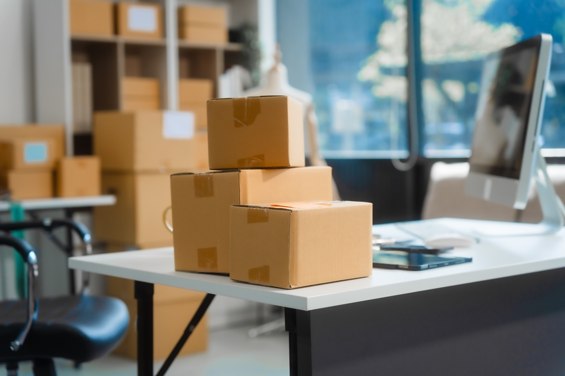 Страните членки на ЕС и ЕП се споразумяха за въвеждането на такси за обработка на малки пратки