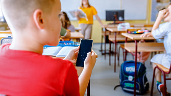 Полша планира забрана на мобилните телефони за ученици под 16 години