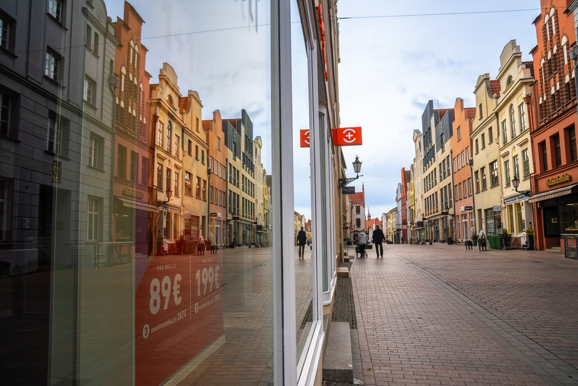 Броят на физическите магазини в Германия се очаква да падне под 300 000: онлайн търговията променя пазара