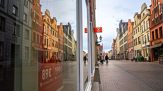 Европейските борси се движат смесено в предобедната търговия в очакване на развоя на ситуацията около американските мита