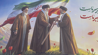 Клюн в небето, нокти на земята. И войната по средата 