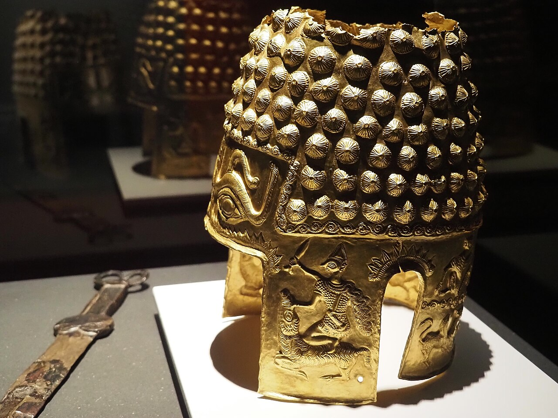 След международно издирване: върнаха безценния златен шлем на Румъния