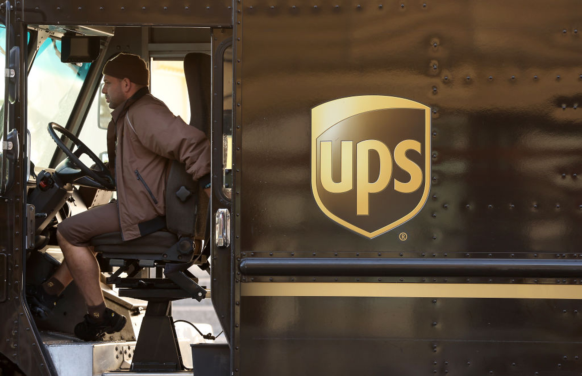 UPS и Teamsters се споразумяха да ограничат съкращенията на шофьорите