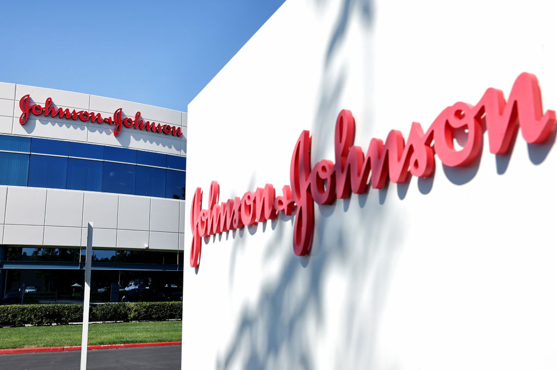 Johnson & Johnson надмина очакванията за печалба за първото тримесечие