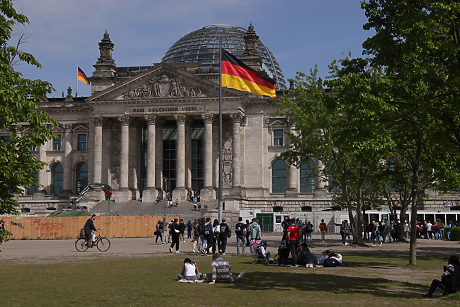 Проучване: Повишаващите се разходи за живот са водеща финансова грижа за германците