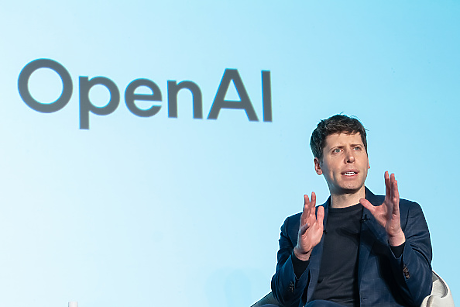 Шефът на OpenAI: Изкуственият интелект ще лекува болести, но може да създава и опасни патогени