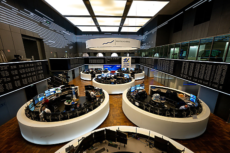 Европейските борси се оцветиха в зелено, но STOXX 600 е напът към най-големия си месечен спад от 2022 г.