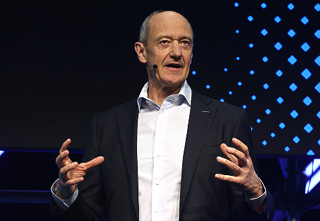 Заради ограничителни разпоредби: Siemens насочва инвестиции в AI към САЩ и Китай