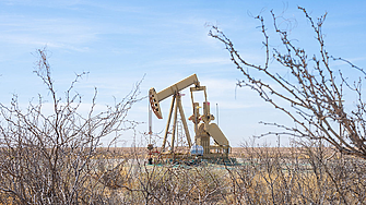 Петролът поскъпва, тъй като несигурността около доставките надделява над надеждите за преговори в Близкия изток