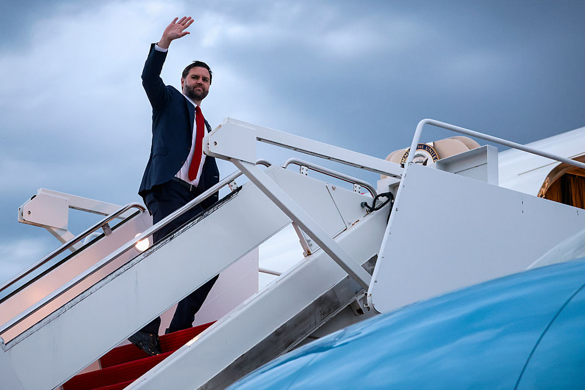 Ванс в Будапеща: последен опит за подкрепа на Виктор Орбан преди изборите