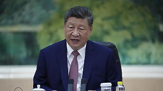 Си Дзинпин печели влияние, докато Доналд Тръмп се отдалечава от съюзниците си