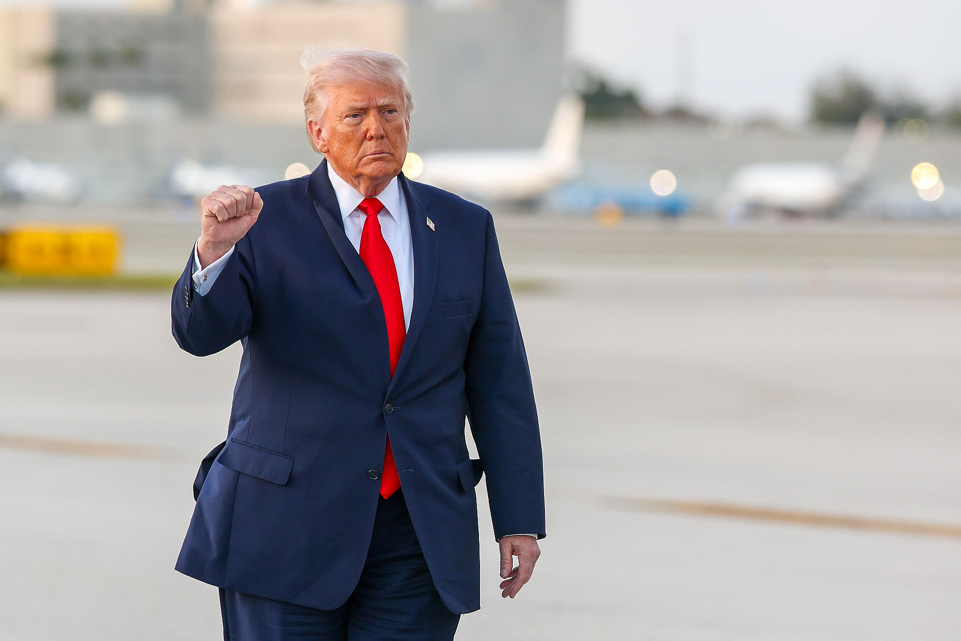 Тръмп: Започваме блокада на Ормузкия проток