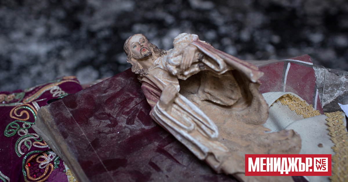 Разрушаването на статуя на Исус Христос от войници от Израелските
