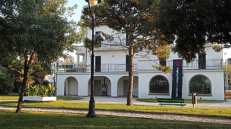 Манифест: Думата на годината на речника на Кеймбридж е изцяло свързана с позитивното мислене