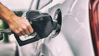 Петролът поевтиня на фона на вълната от COVID-19 в Пекин