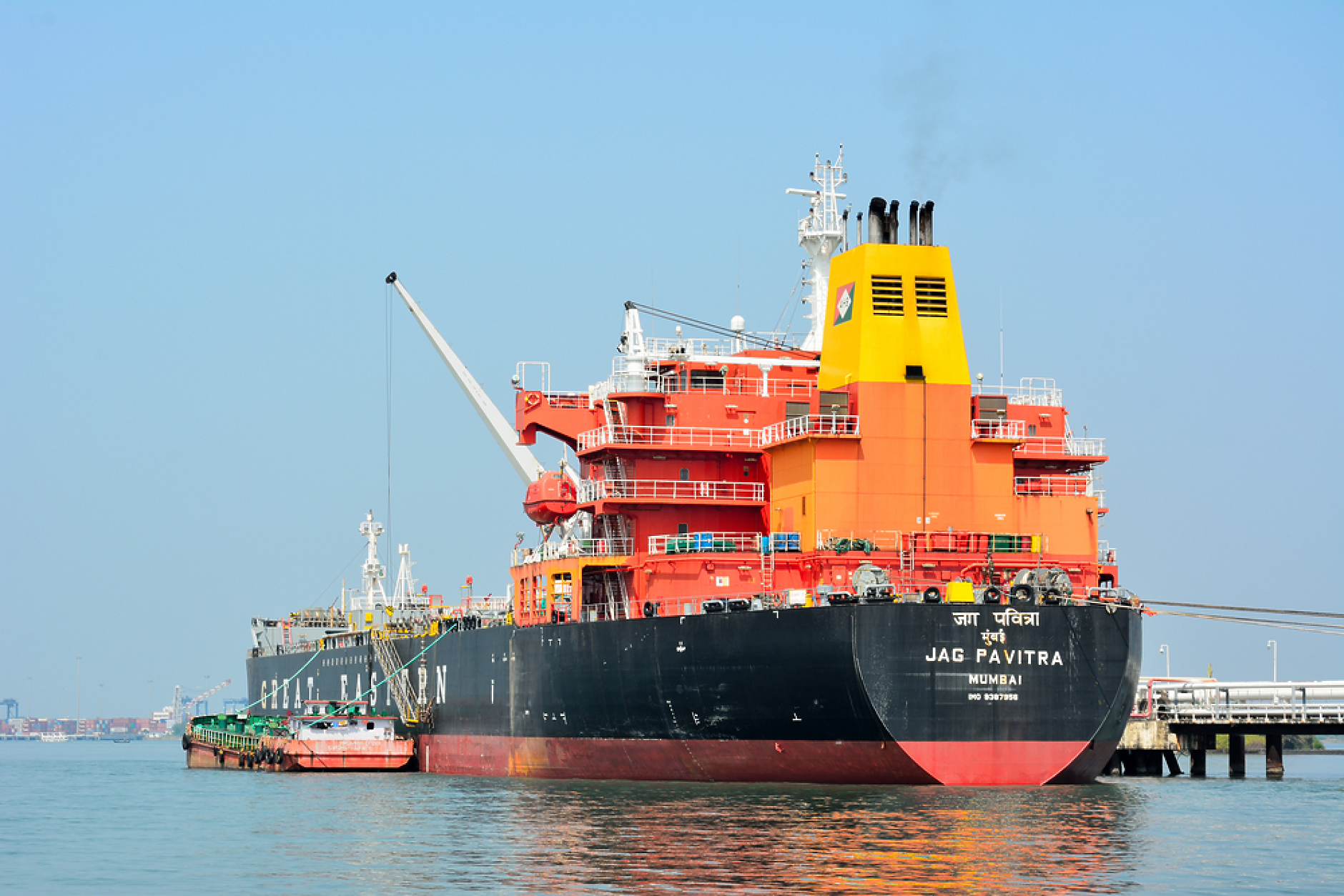 Индия се обръща към Иран за петрол и газ за първи път от седем години насам