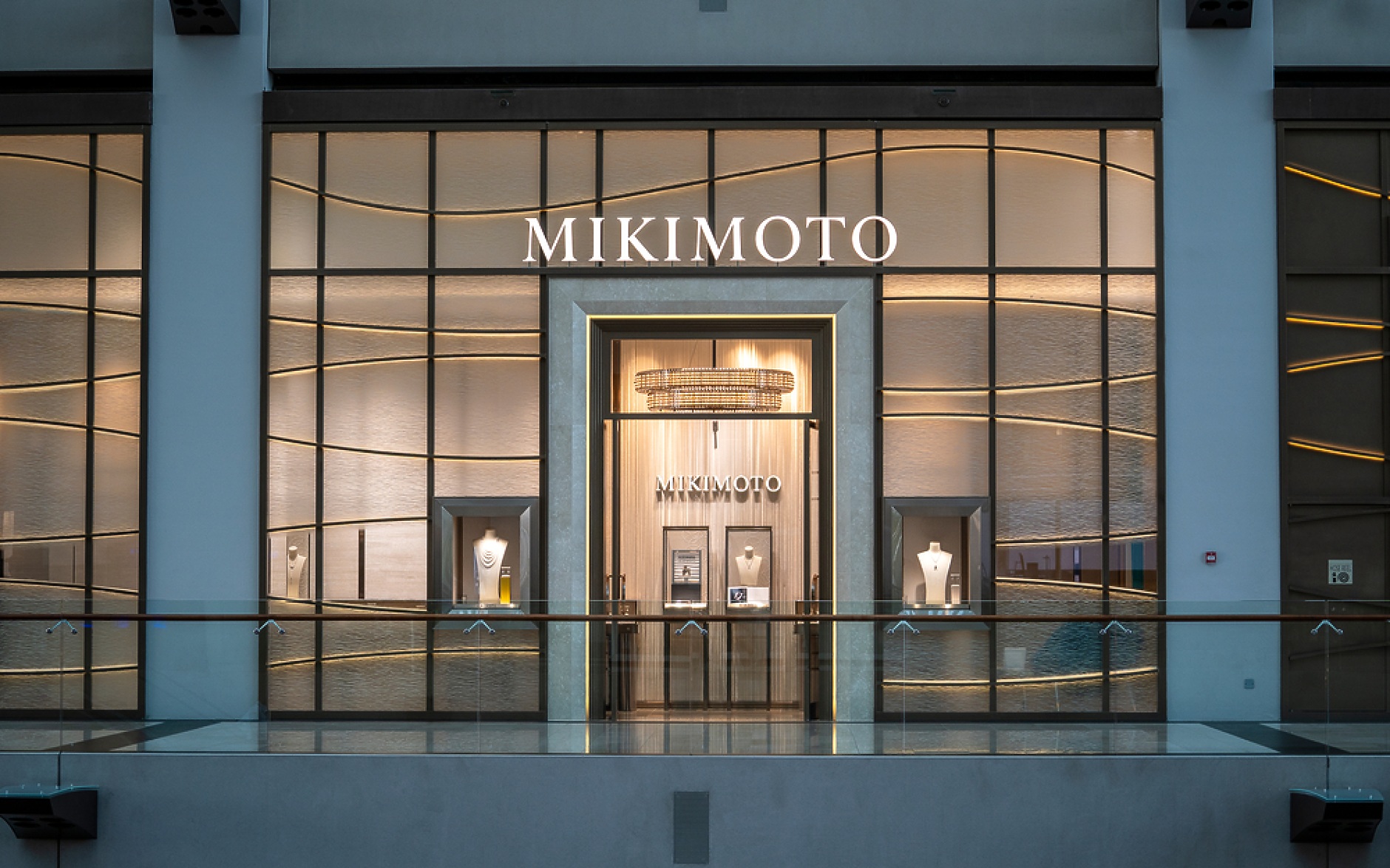 Неизвестно за известните: Търговец на юфка става 