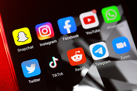 Австралия: Meta, TikTok и YouTube не спазват напълно забраната за акаунти на деца под 16 г.