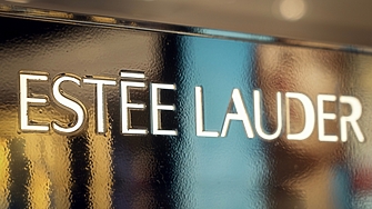 Компанията Estée Lauder Cos е наела JPMorgan Chase Co