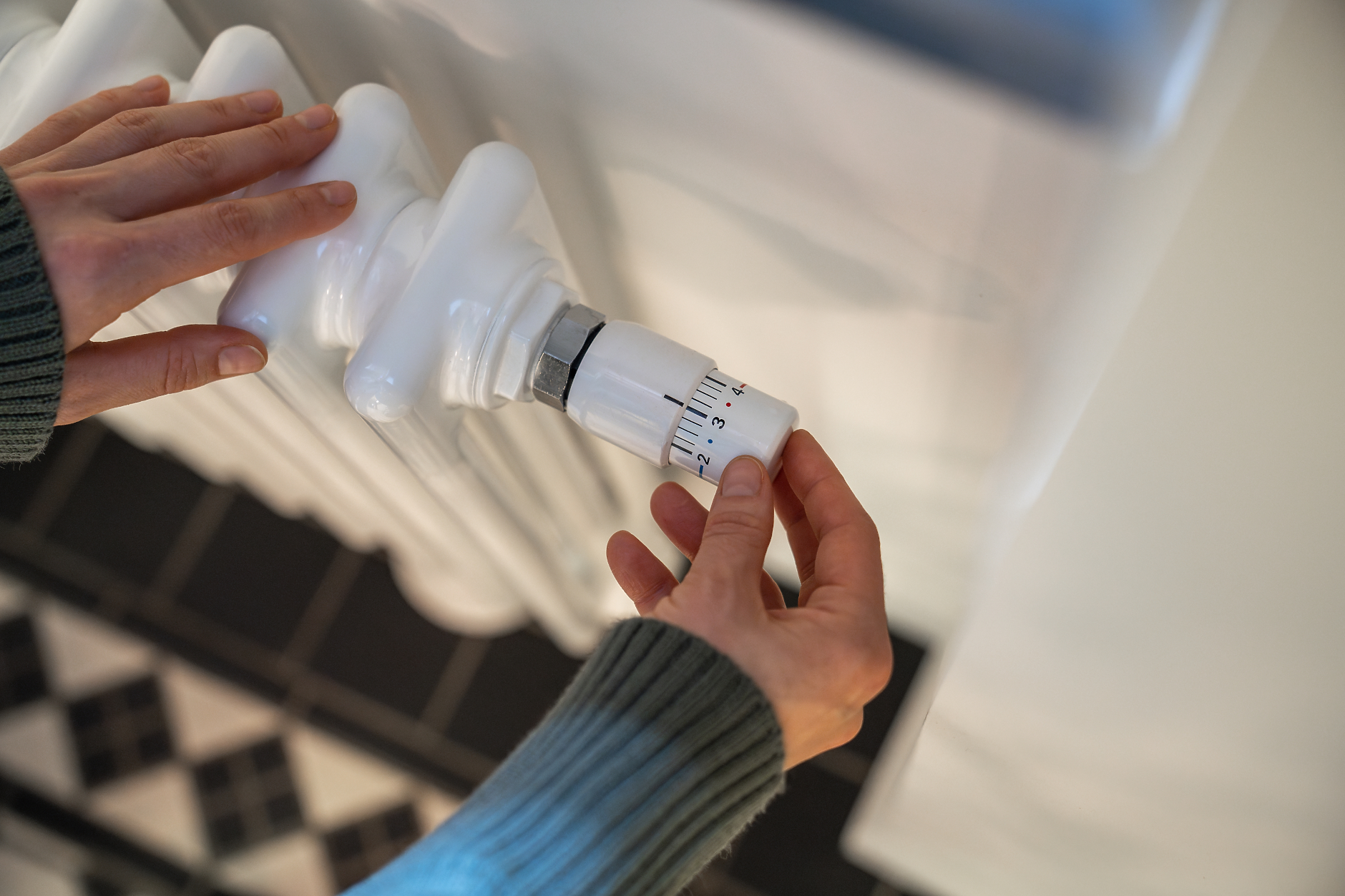 Антон Иванов пред БНР: Потребителите трудно ще преодолеят двуцифрено поскъпване на парното