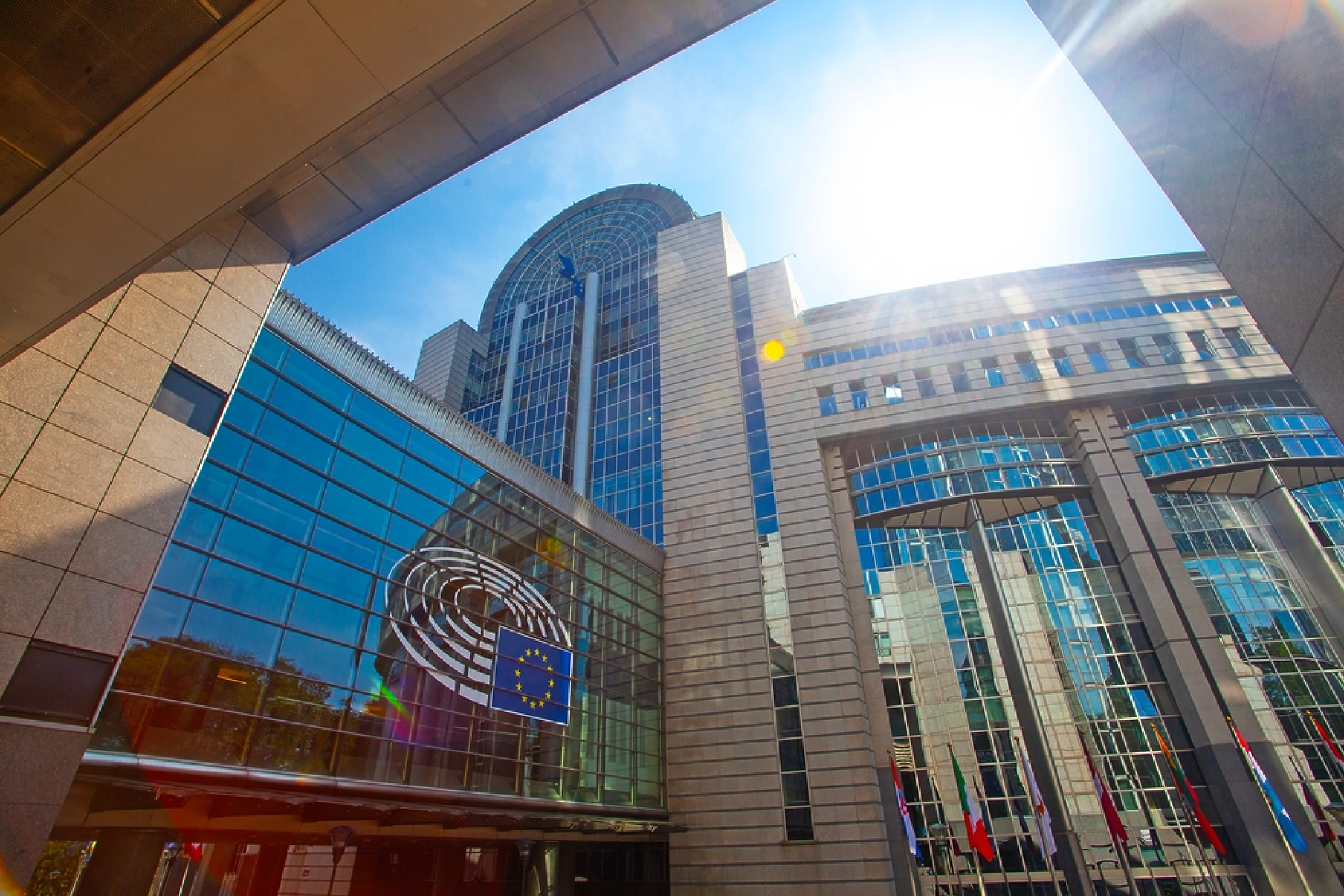 ЕС предлага спешна промяна в пазара на въглеродни емисии, за да предотврати покачване на цените