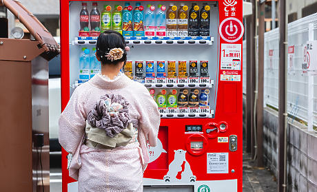 Рекорден спад в броя на вендинг машините в Япония. Каква е причината?