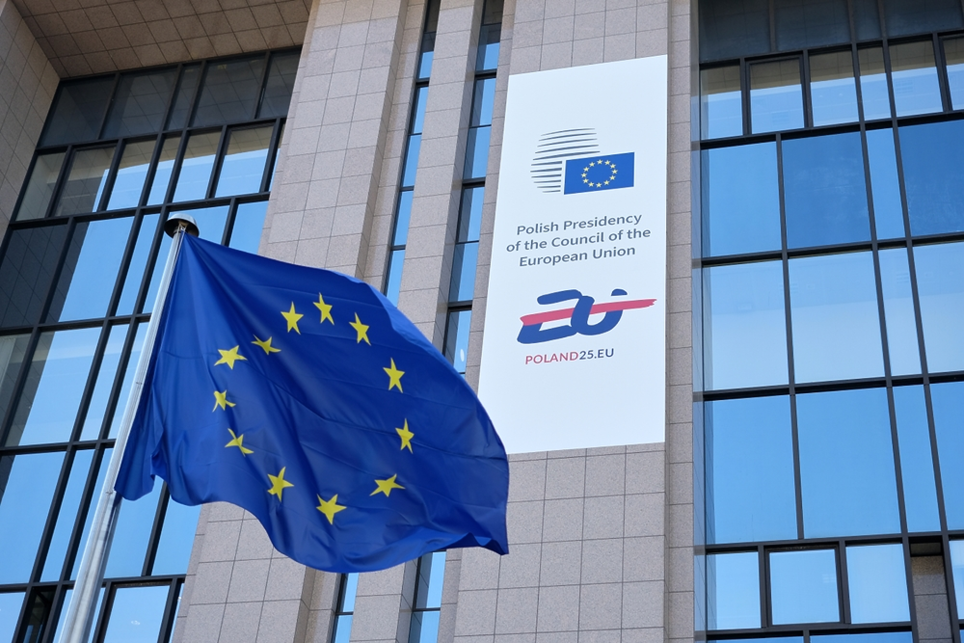 ЕС приветства примирието между САЩ и Иран и призовава за трайно споразумение