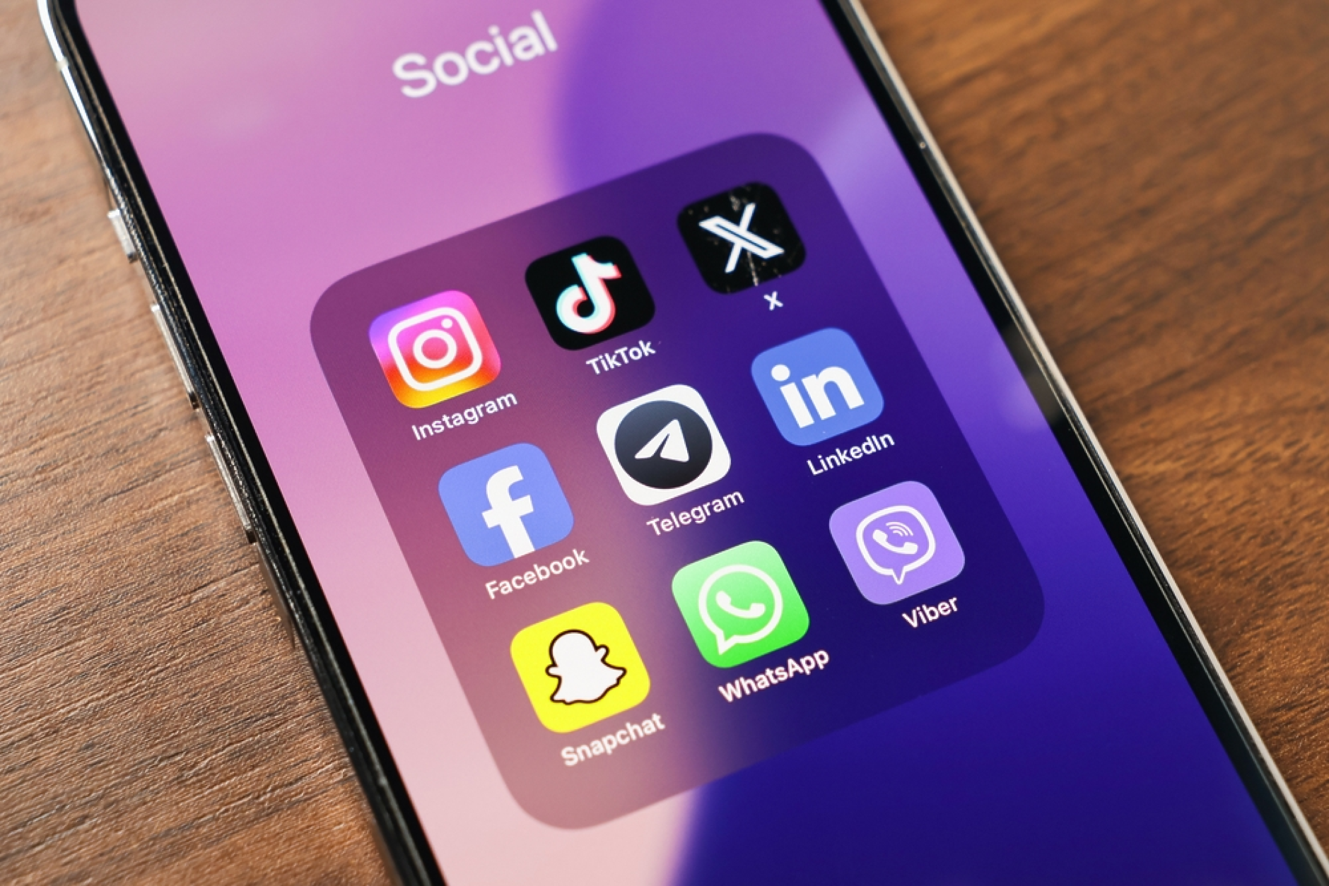 Франция обсъжда пълна забрана на социалните мрежи за деца