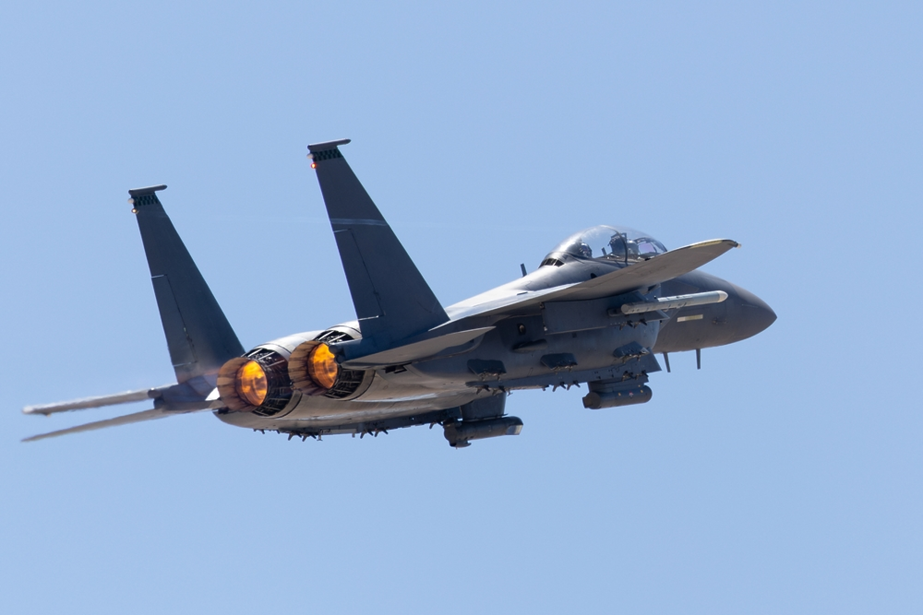 Американски изтребител F-15 се разби в Иран: един пилот е спасен, друг се издирва