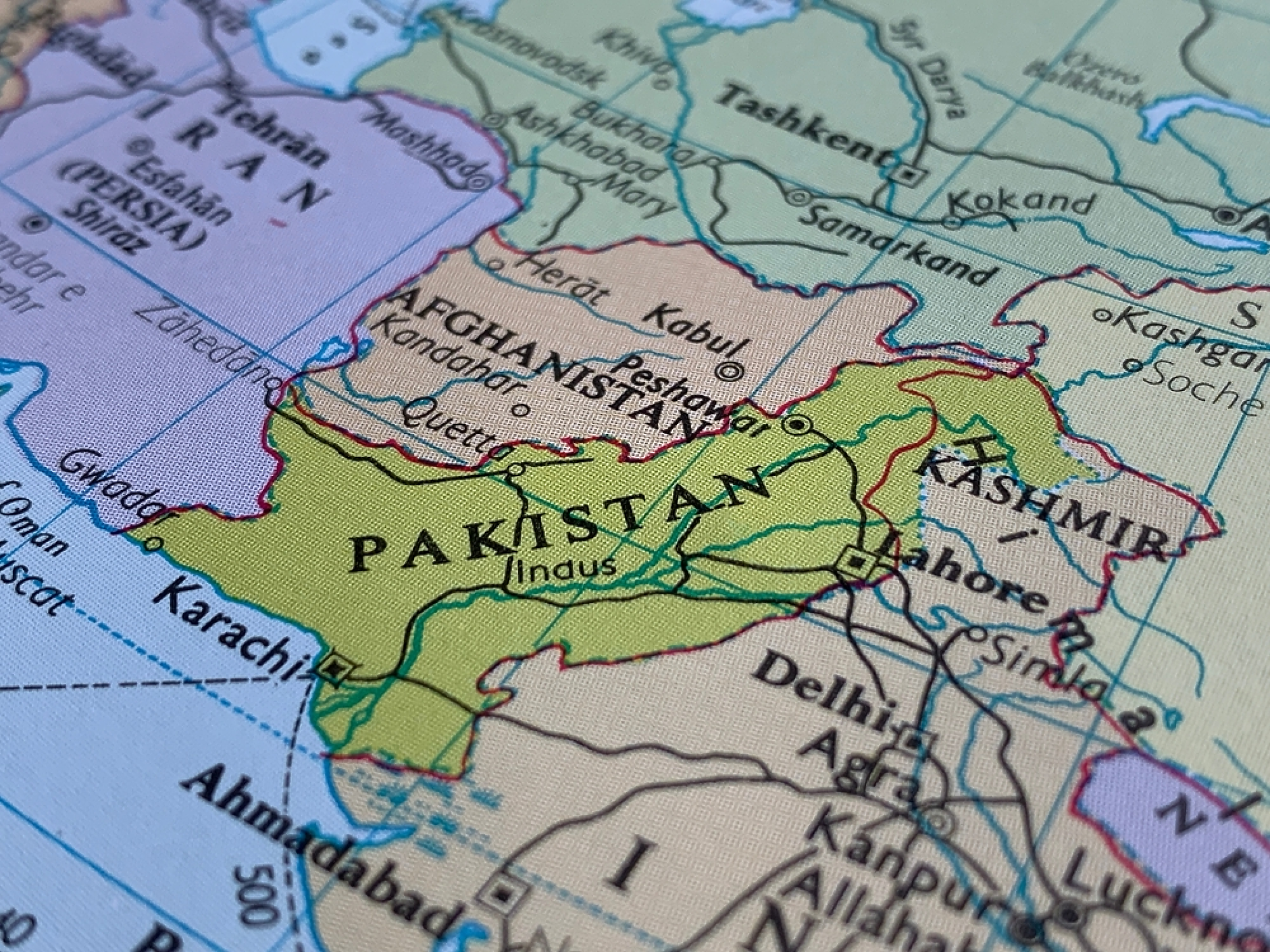 Пакистан и Афганистан започнаха мирни преговори в Китай