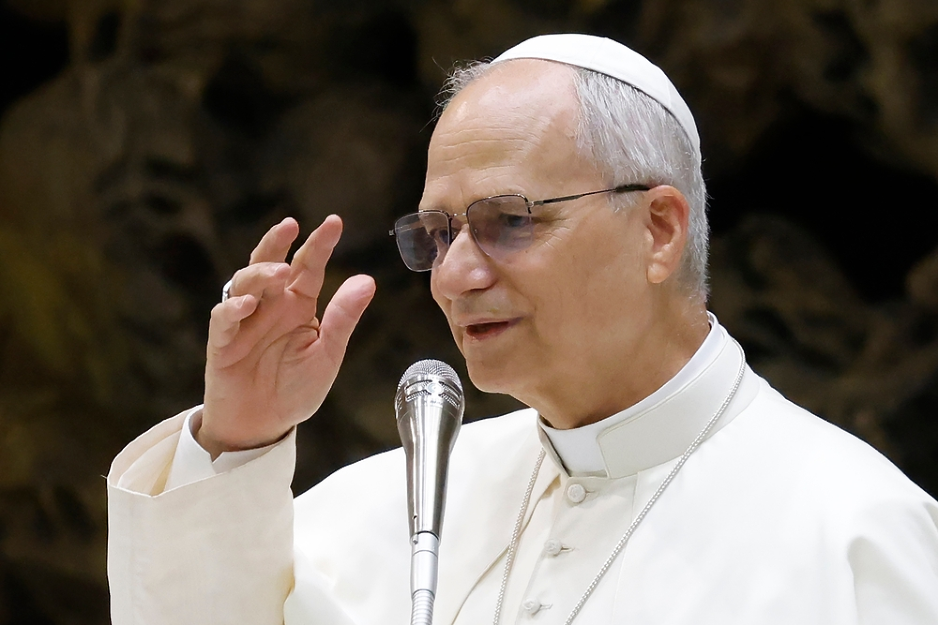 Папа Лъв призова анголците да преодолеят дълбоките си разделения