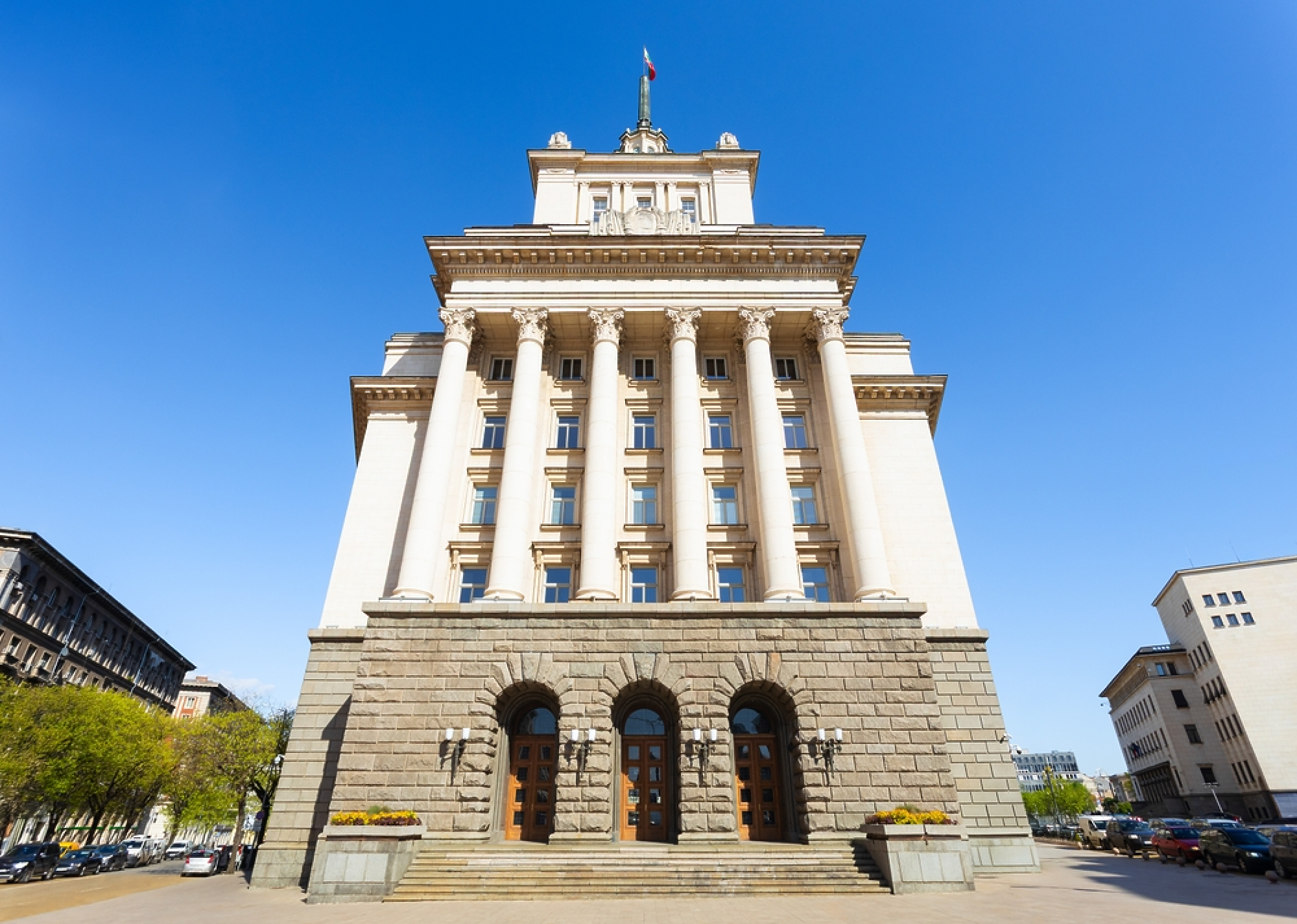 Избирателната активност към 11:00 ч. достигна 12,12%