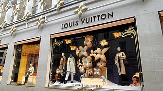 Акциите на LVMH Moët Hennessy Louis Vuitton SE паднаха с