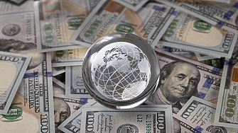 „Не бързайте да отписвате долара“, казват анализатори на фона на дебатите за „петроюан“