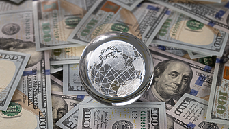 „Не бързайте да отписвате долара“, казват анализатори на фона на дебатите за „петроюан“