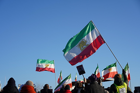 Иран: мирните преговори биха били „неразумни“ след израелските удари