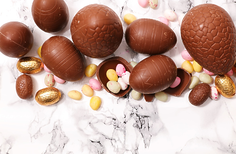 Цените на шоколадовите яйца остават високи въпреки срива при какаото