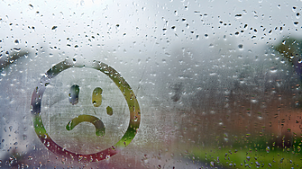 Времето: Предупреждения от първа и втора степен за валежи в 19 области