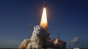 Астронавтите от мисията Артемис 2 летят към Луната. Какво следва? (ВИДЕО)