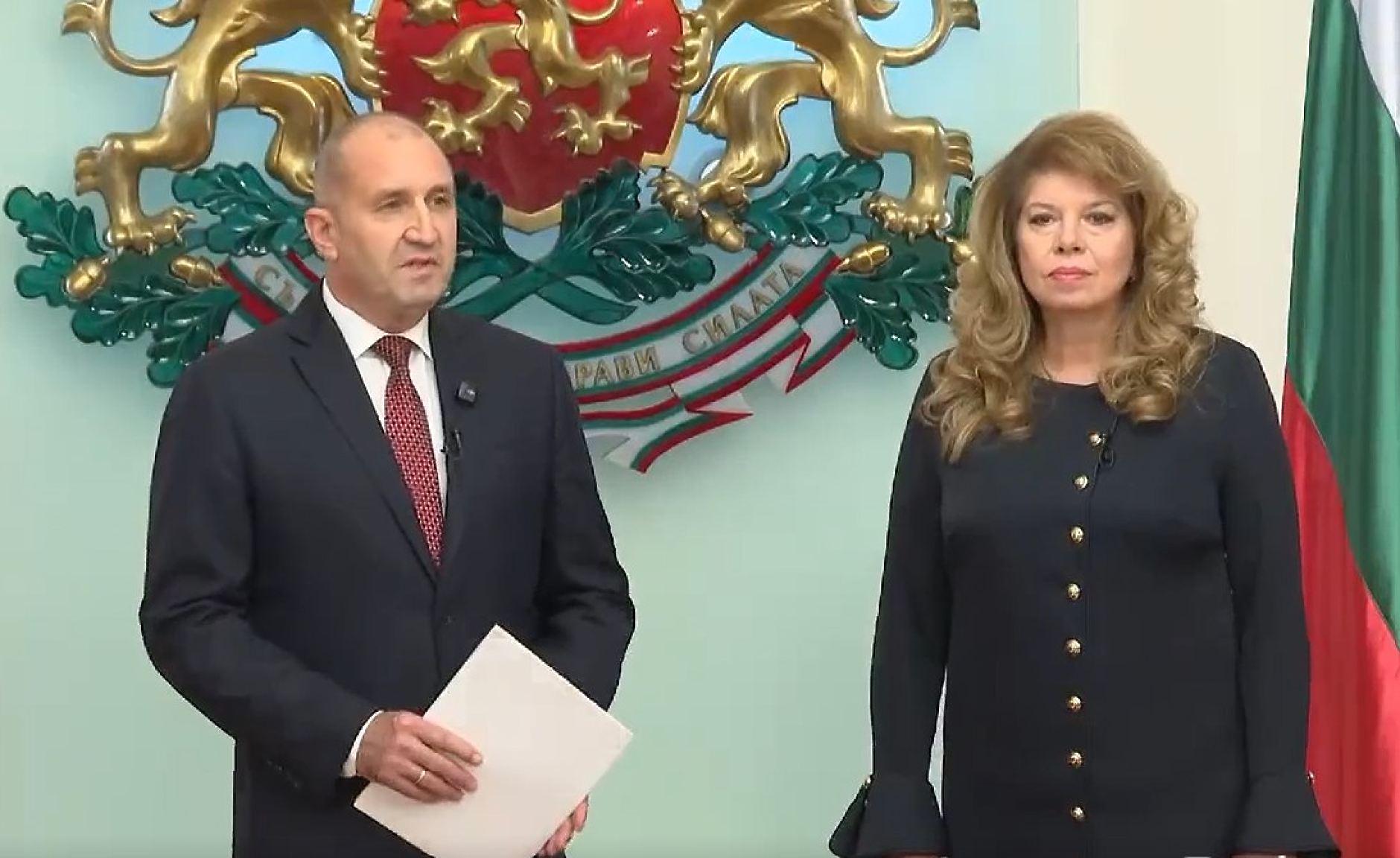 Румен Радев върна изпълнен първия мандат. Новото правителство - с едно министерство по-малко