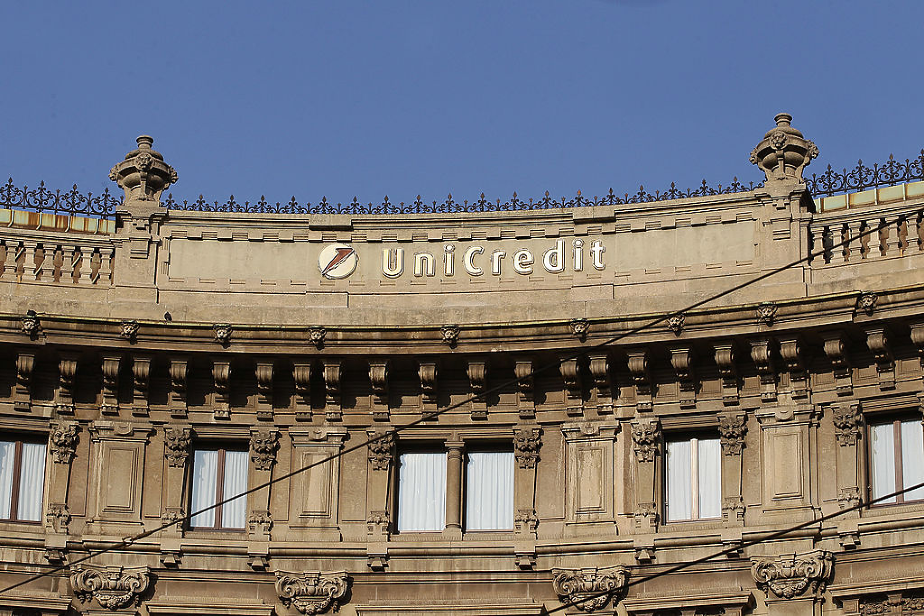 Инвеститорите на UniCredit подкрепят нова емисия на акции за финансиране на офертата за Commerzbank