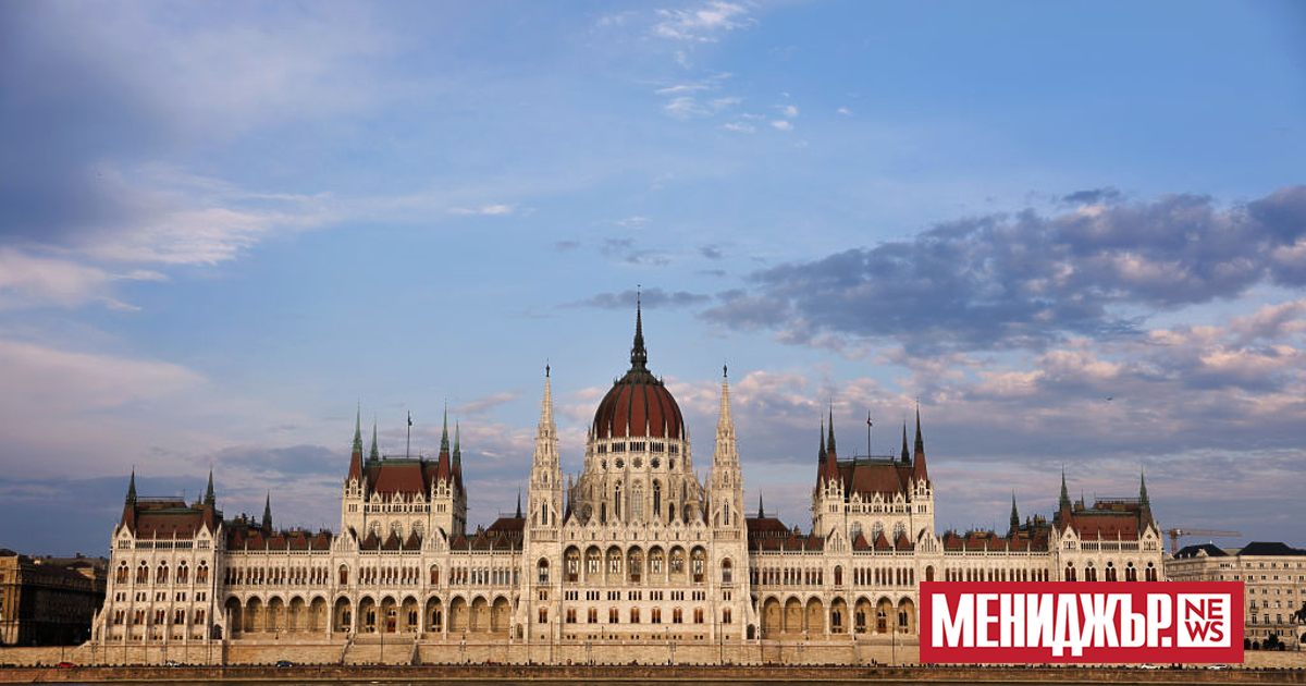 Бъдещият премиер на Унгария Петер Мадяр обяви, че знамето на