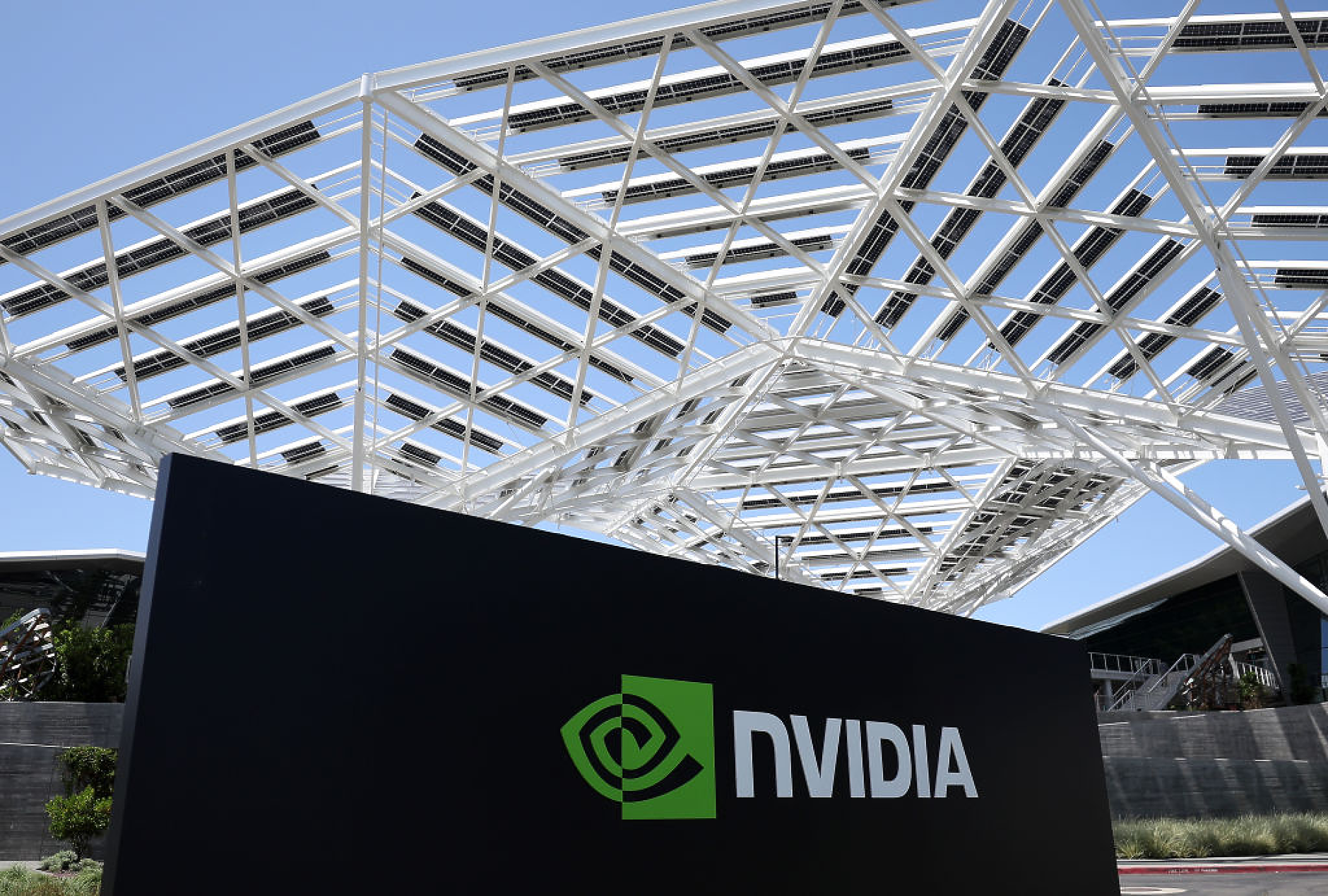Пазарната капитализация на Nvidia прескочи 5 трлн. долара 