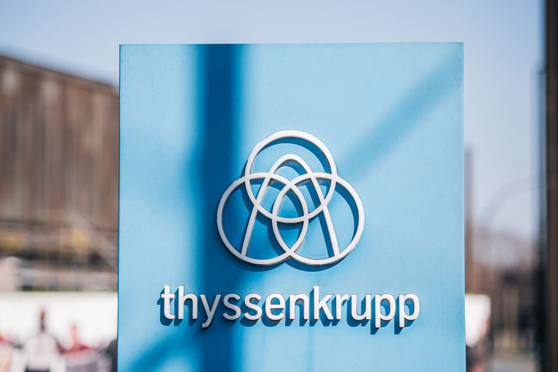 Thyssenkrupp регистрира рязък спад на печалбата, но и ръст на новите поръчки
