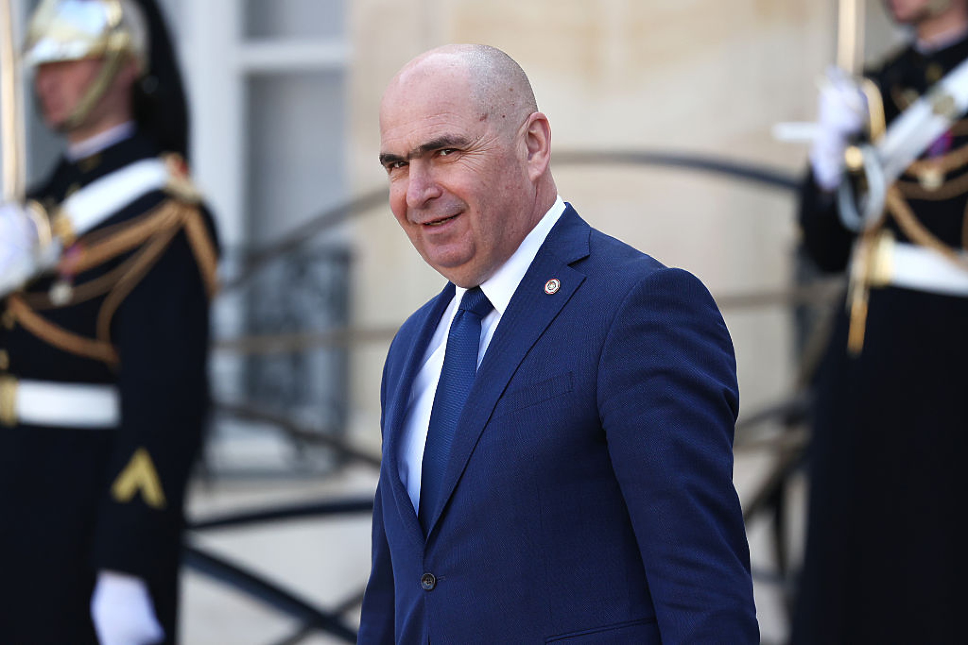 Румънският парламент свали правителството с вот на недоверие