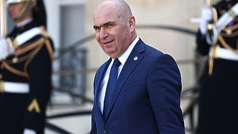 Румънският парламент свали правителството с вот на недоверие