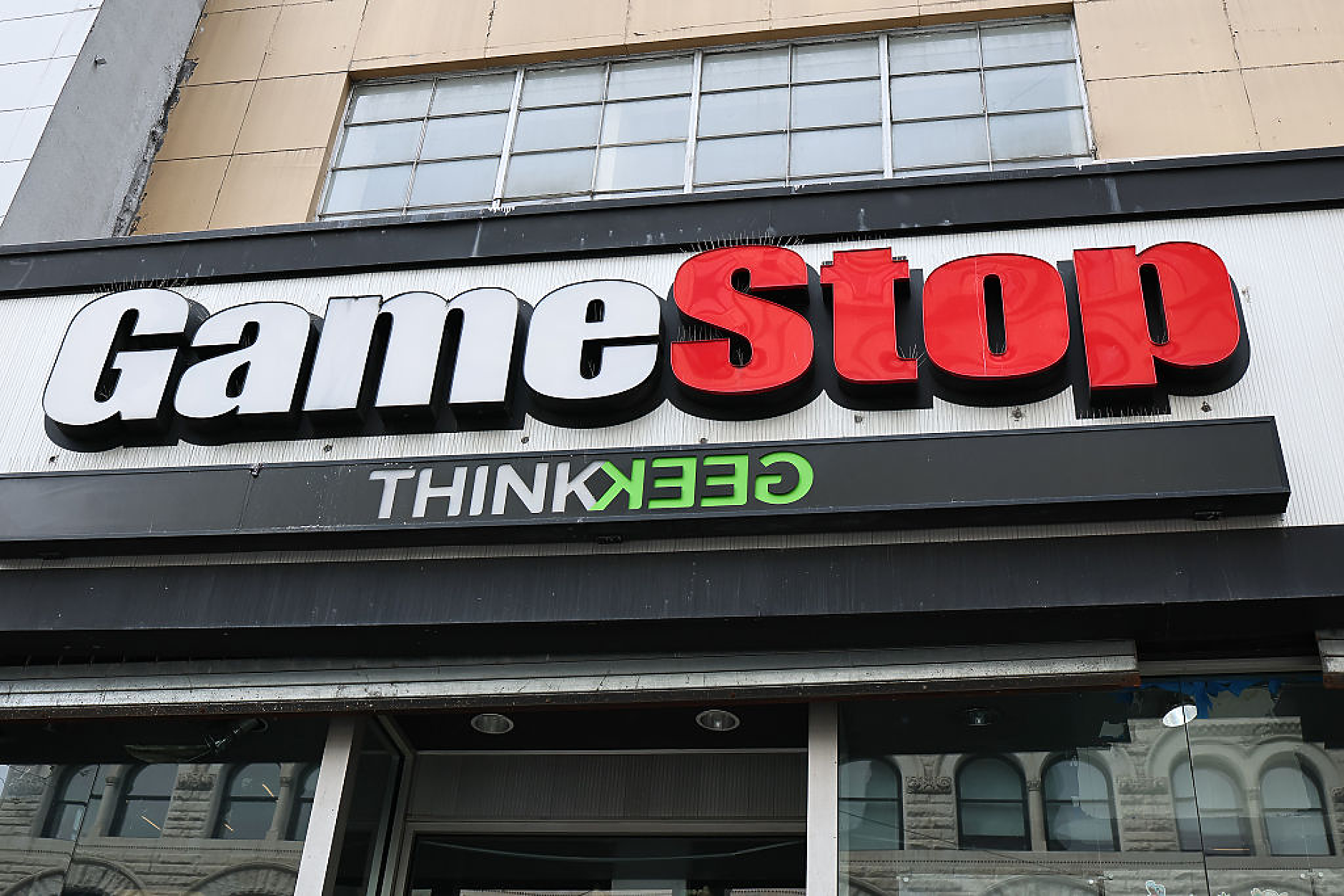 GameStop прави оферта за 56 милиарда долара за eBay в опит да се конкурира с Amazon