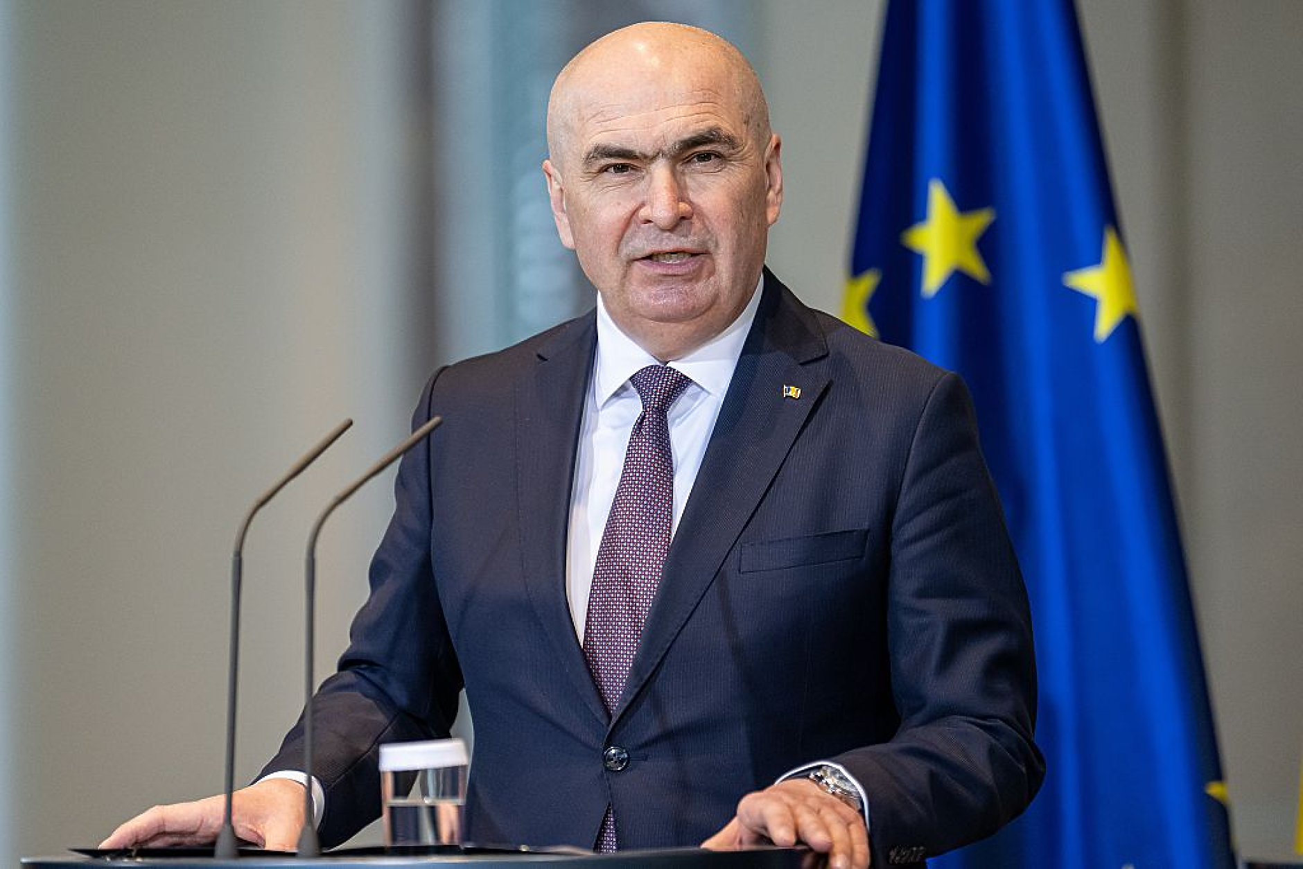 Румънският парламент ще гласува вот на недоверие срещу правителството на Илие Боложан