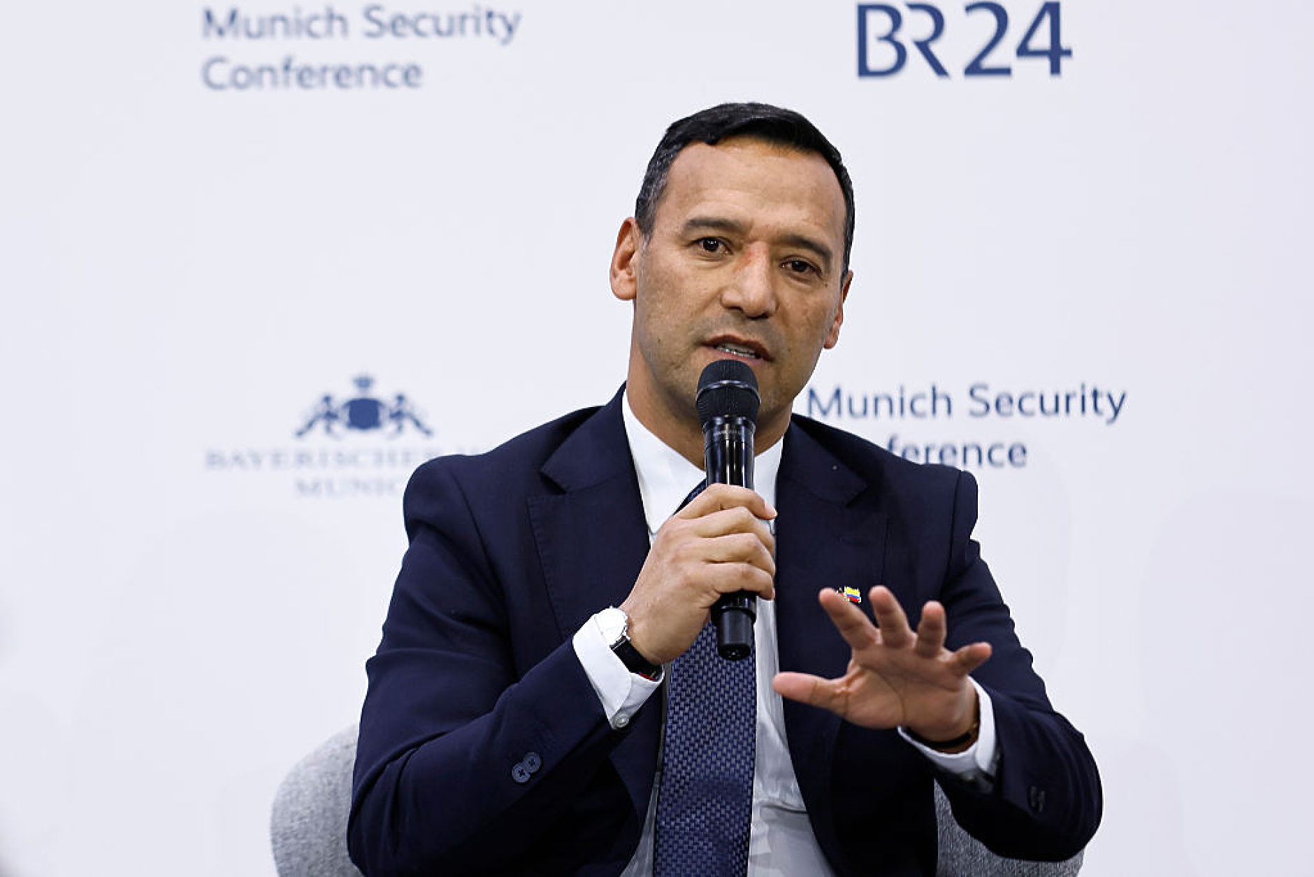 Колумбия предлага рекордна награда от 1,4 млн. долара за залавянето на бунтовник